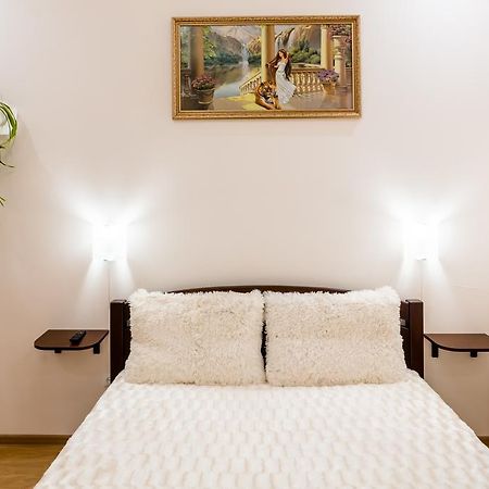 Apartment On Khmelnytskogo Street Лвив Екстериор снимка