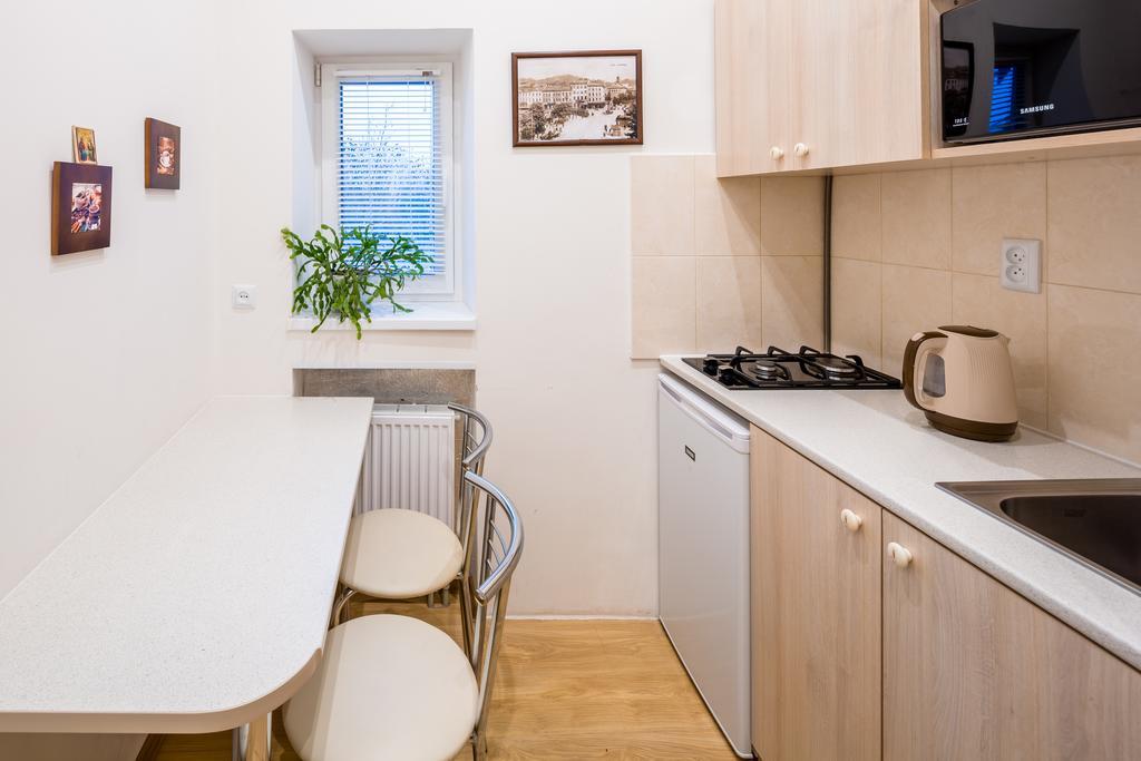 Apartment On Khmelnytskogo Street Лвив Екстериор снимка