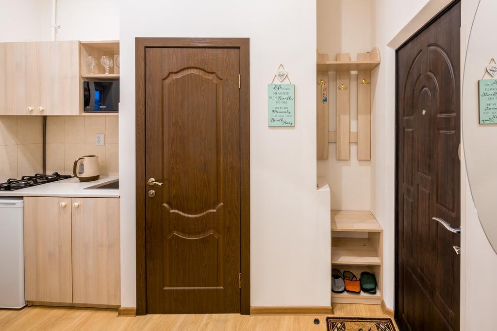 Apartment On Khmelnytskogo Street Лвив Екстериор снимка